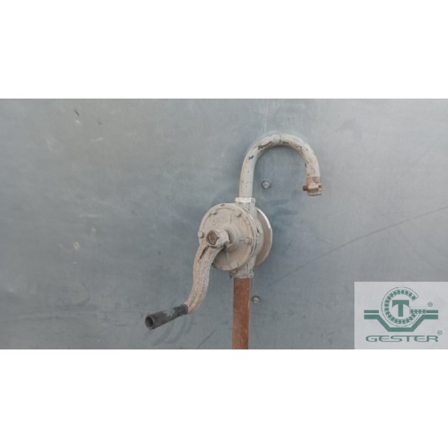 Manual hydraulic pump