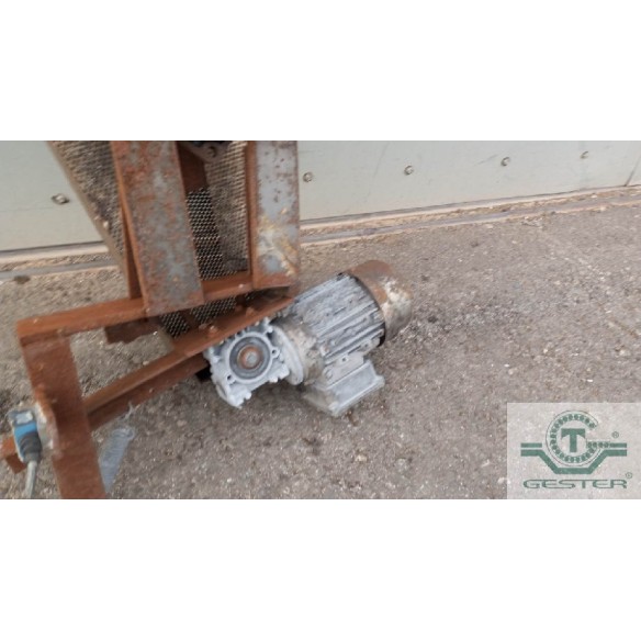 Material feeder