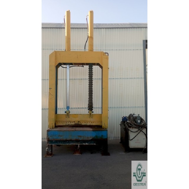 Hydraulic shear (guillotine)