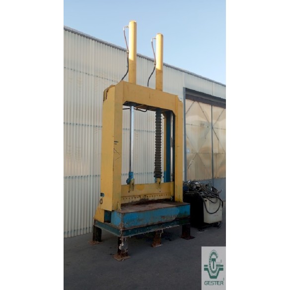 Hydraulic shear (guillotine)