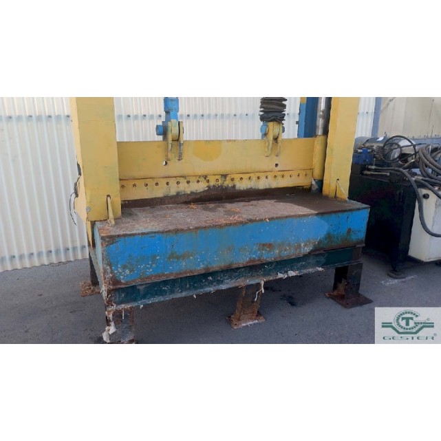 Hydraulic shear (guillotine)