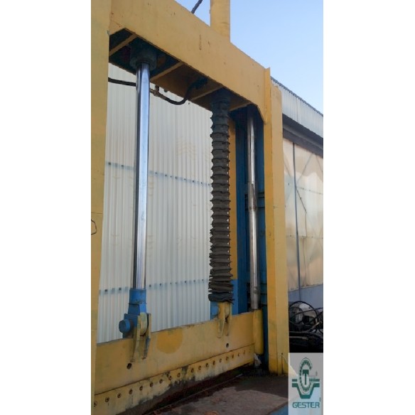 Hydraulic shear (guillotine)