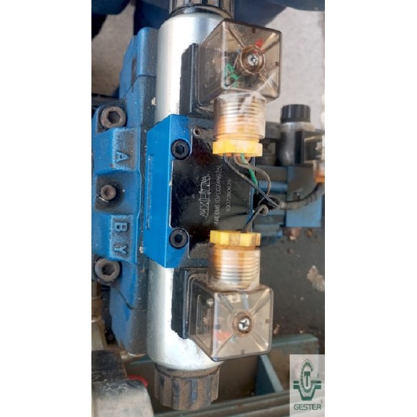 Hydraulic shear (guillotine)