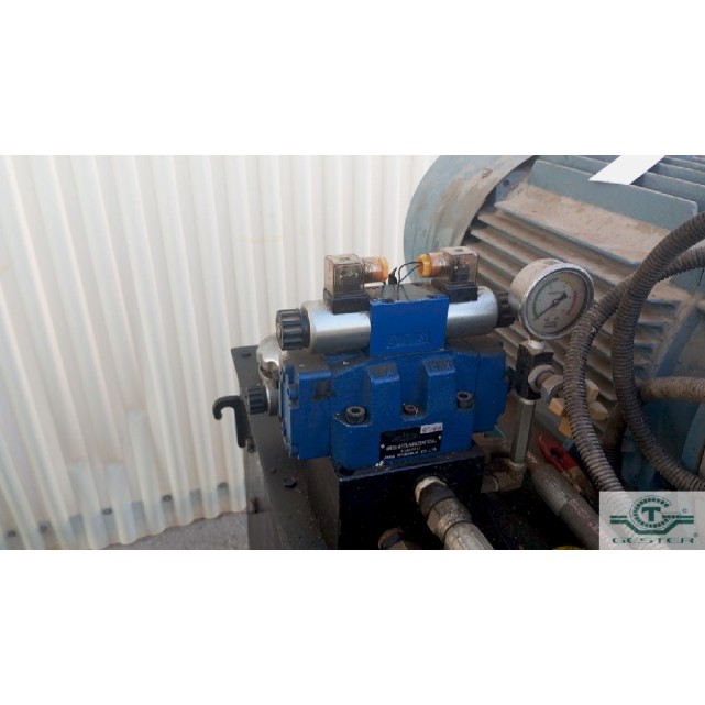 Hydraulic shear (guillotine)