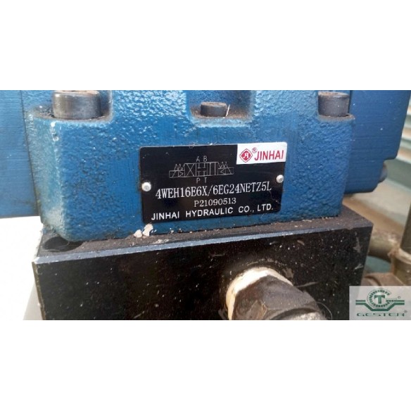 Hydraulic shear (guillotine)