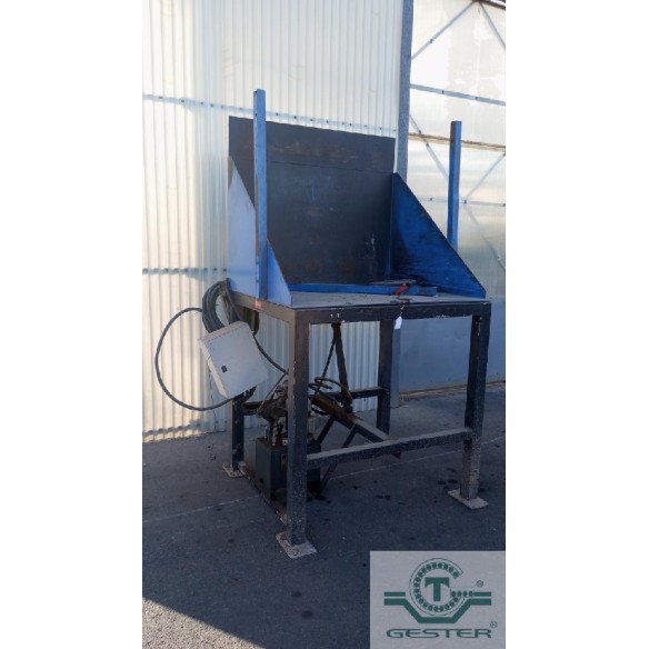 Hydraulic container tipper