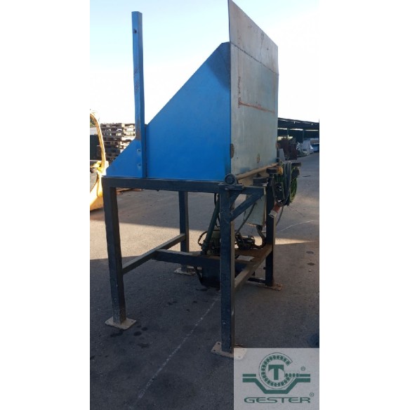 Hydraulic container tipper