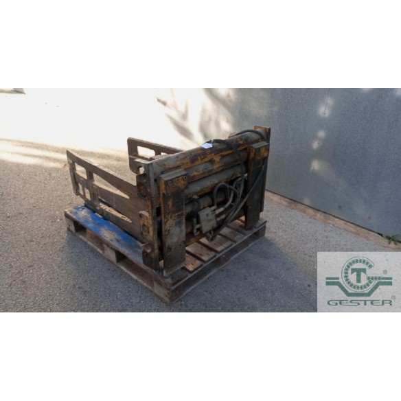 Hydraulic clamps for forklift