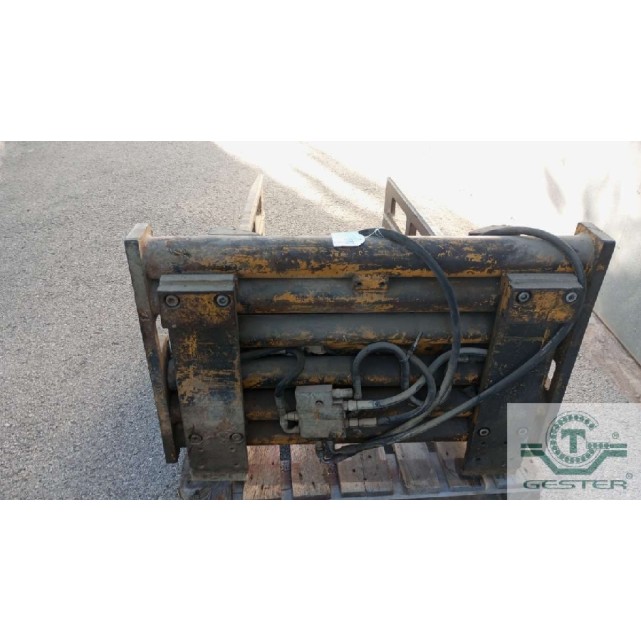 Hydraulic clamps for forklift