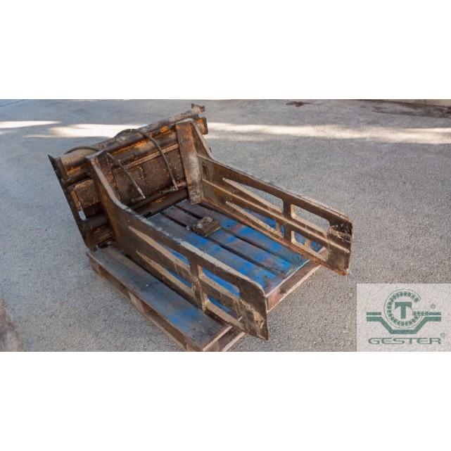 Hydraulic clamps for forklift