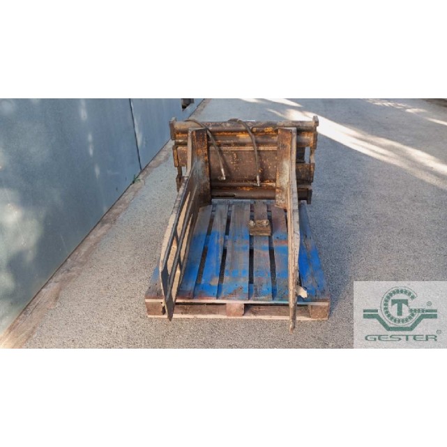 Hydraulic clamps for forklift