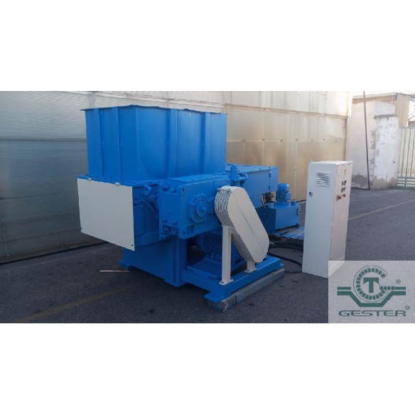 Single-shaft plastic shredder
