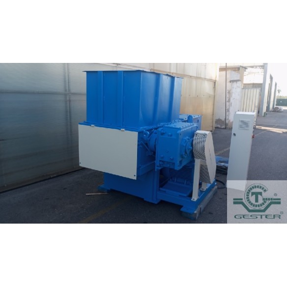 Single-shaft plastic shredder