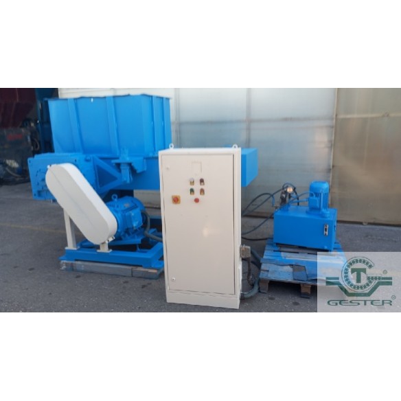 Single-shaft plastic shredder