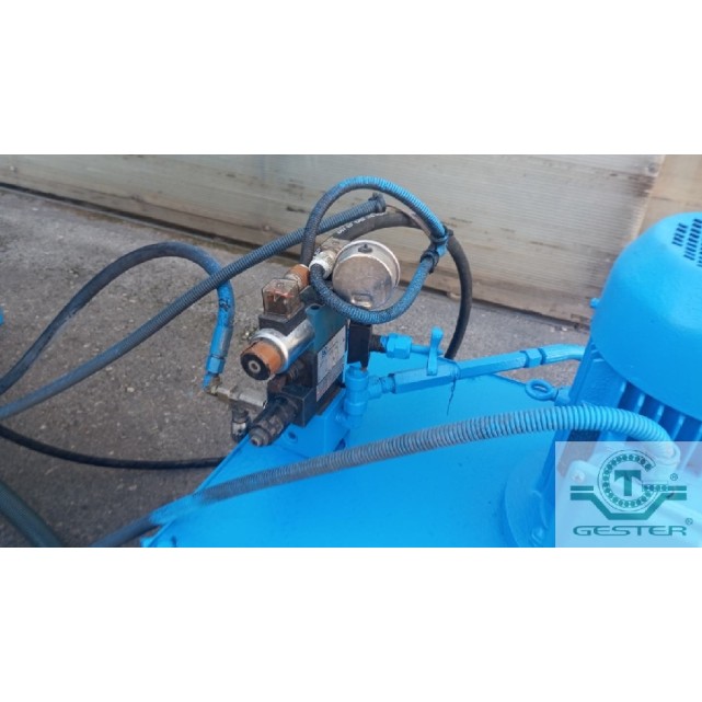 Single-shaft plastic shredder