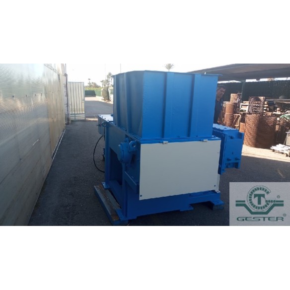 Single-shaft plastic shredder