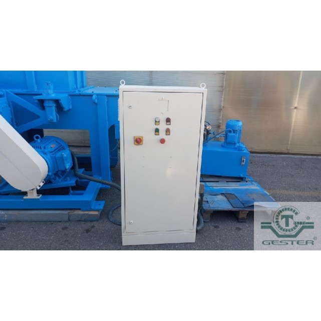 Single-shaft plastic shredder