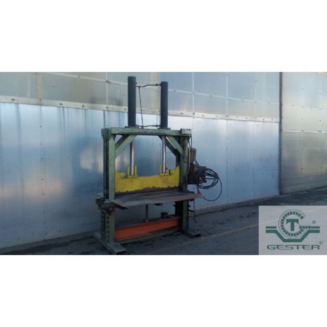 Hydraulic shear (guillotine)