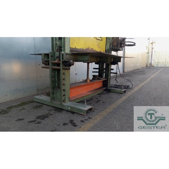 Hydraulic shear (guillotine)