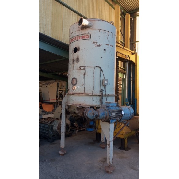 Horizontal forced feeder
