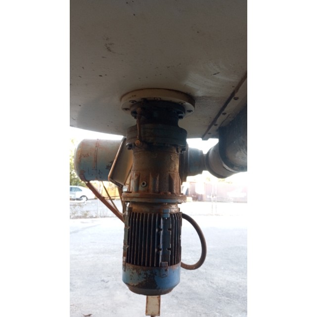 Horizontal forced feeder