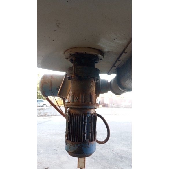 Horizontal forced feeder