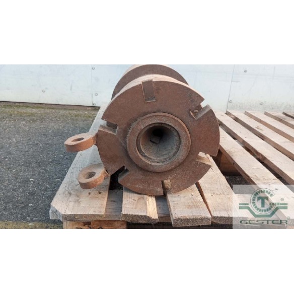 Head for PE pipe production