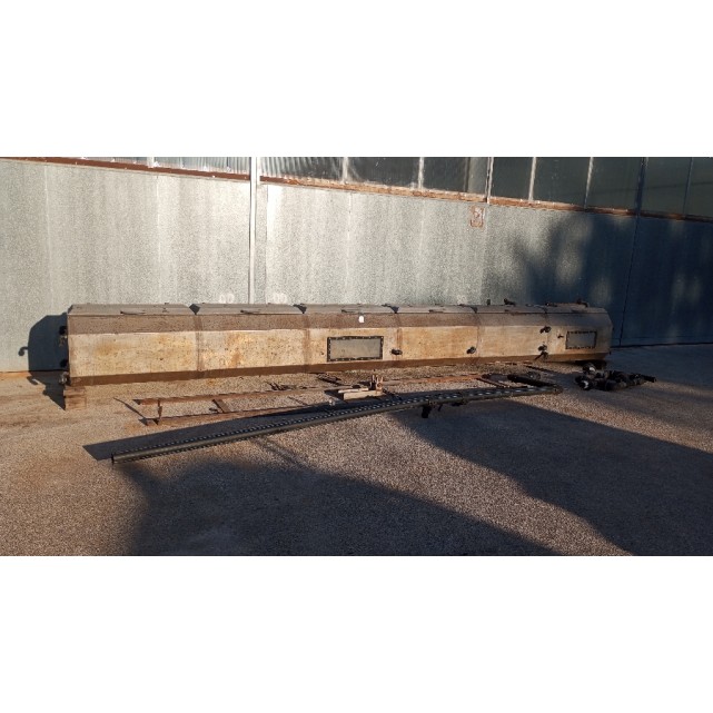Vacuum cooling tank
