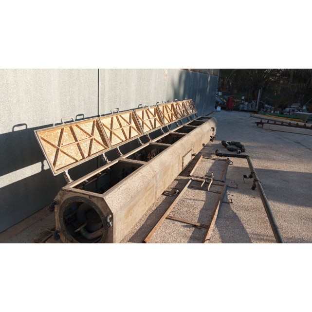Vacuum cooling tank