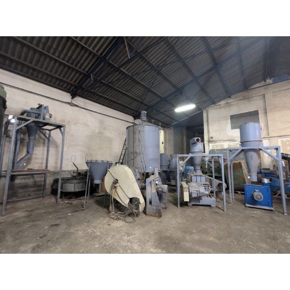 Continuous plastic agglomerator
