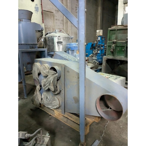 Continuous plastic agglomerator