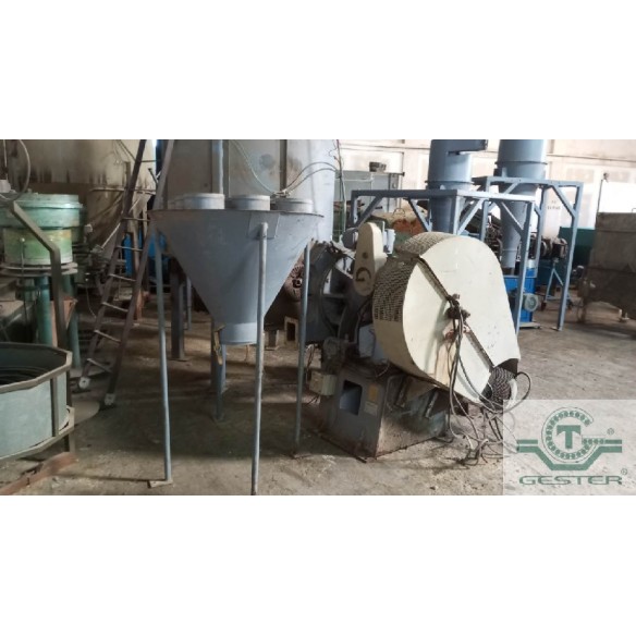 Continuous plastic agglomerator