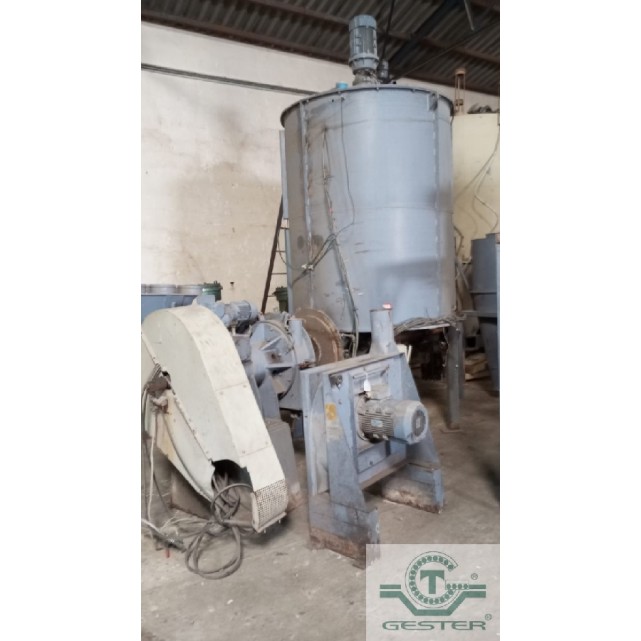 Continuous plastic agglomerator