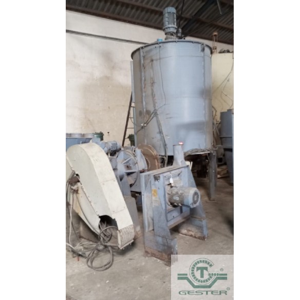 Continuous plastic agglomerator