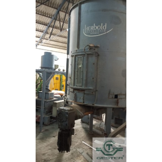 Continuous plastic agglomerator