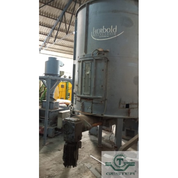 Continuous plastic agglomerator