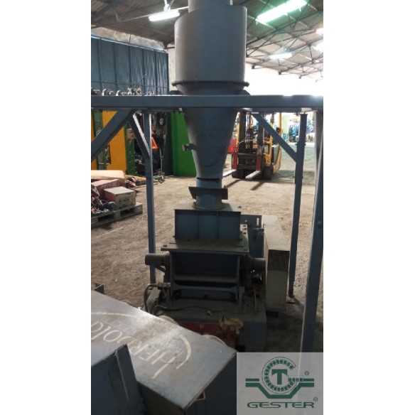 Continuous plastic agglomerator