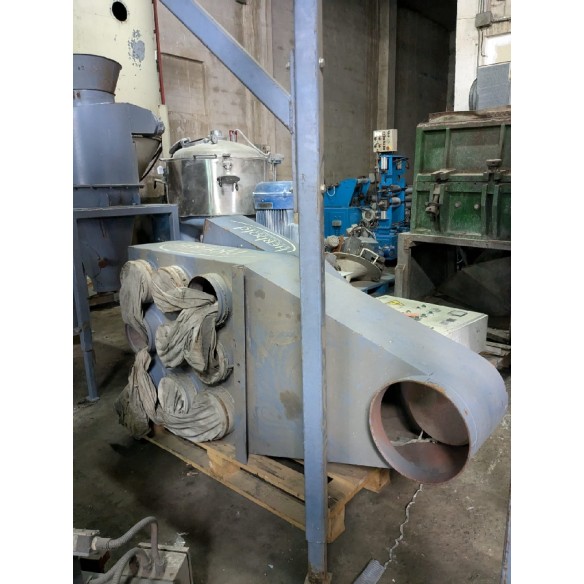 Continuous plastic agglomerator