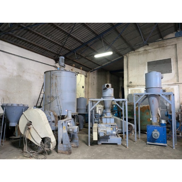 Continuous plastic agglomerator