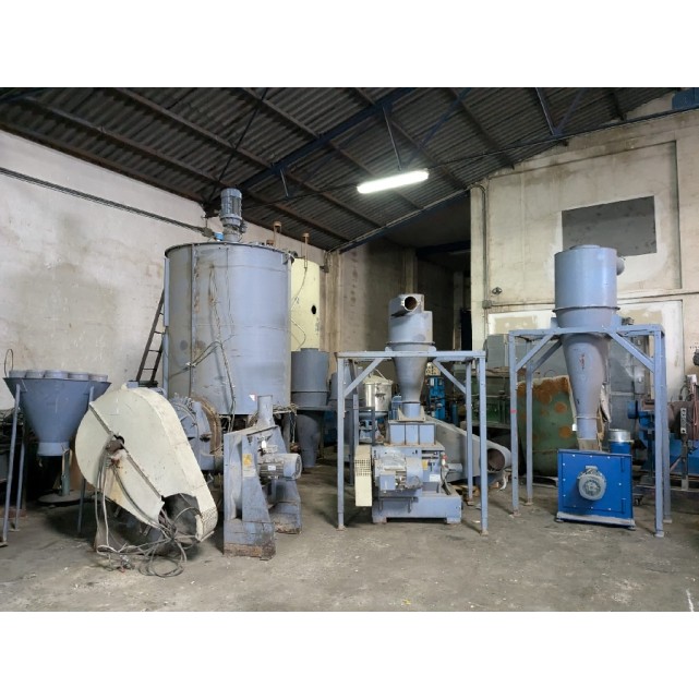 Continuous plastic agglomerator