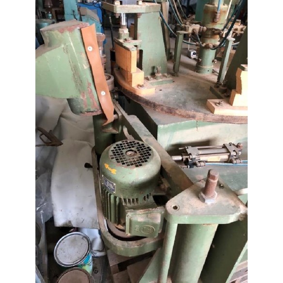 Machine de fabrication de coin de chaussure