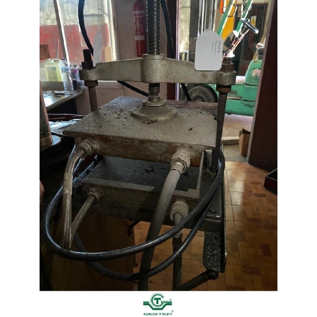 Manual press