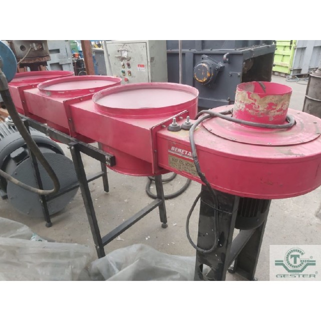 Aspirateur centrifuge pour la collecte de...