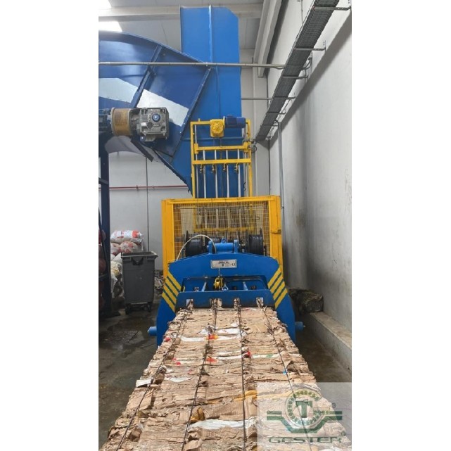 Automatic baling press