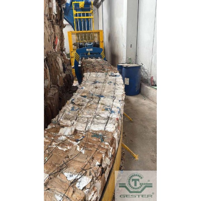 Automatic baling press