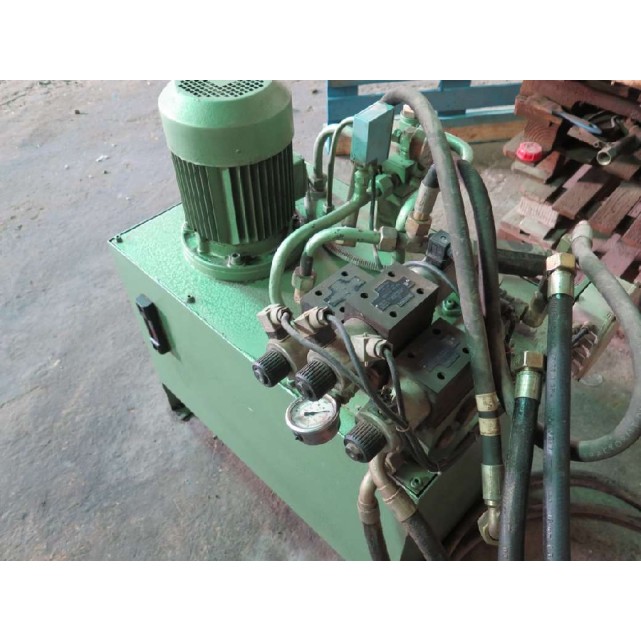 Hydraulic group