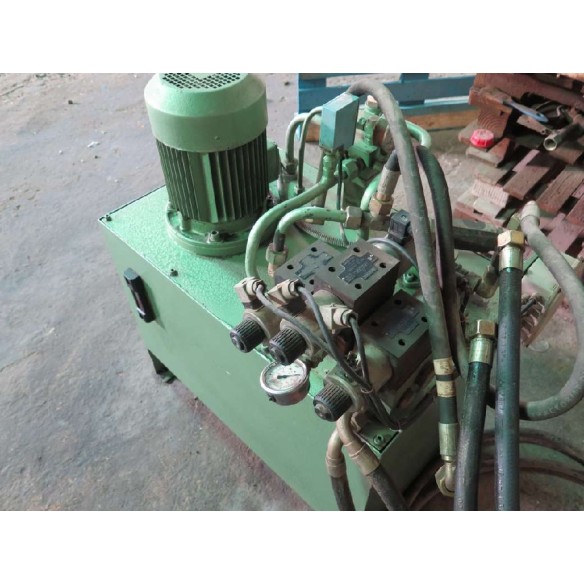 Hydraulic group