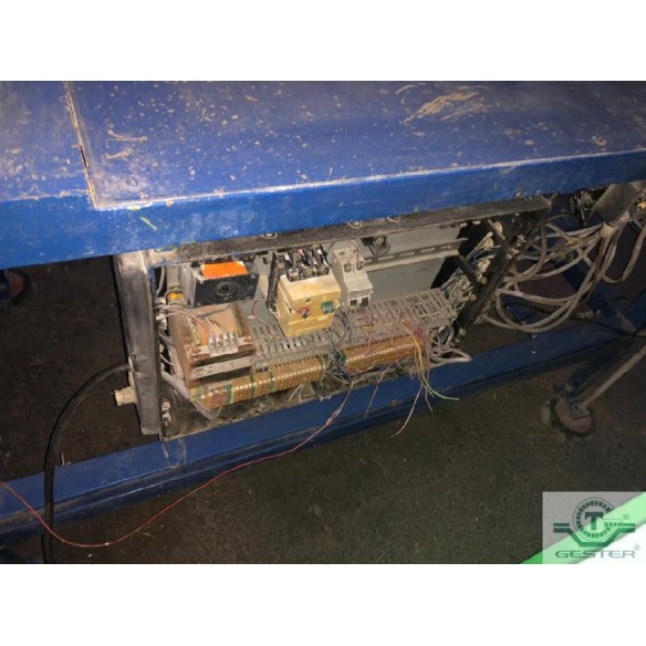 Profile cutting saw