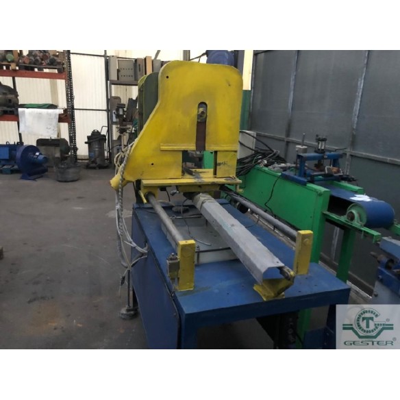 Profile cutting saw