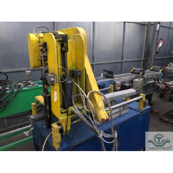 Profile cutting saw